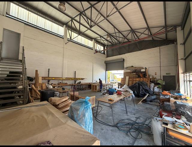 322M² WAREHOUSE TO LET IN AIRPORT INDUSTRIA
